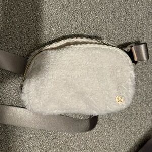 Everywhere belt bag fleece ivory lululemon